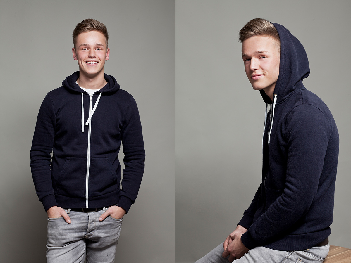 Studiofotografie junge männliche Person mit Hoodie und Jeans