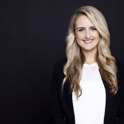 Businessfotografie NRW: Professionelles Portrait einer Frau im Business-Look.