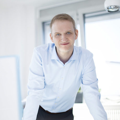 Unternehmensfotografie männliche Person im Büro