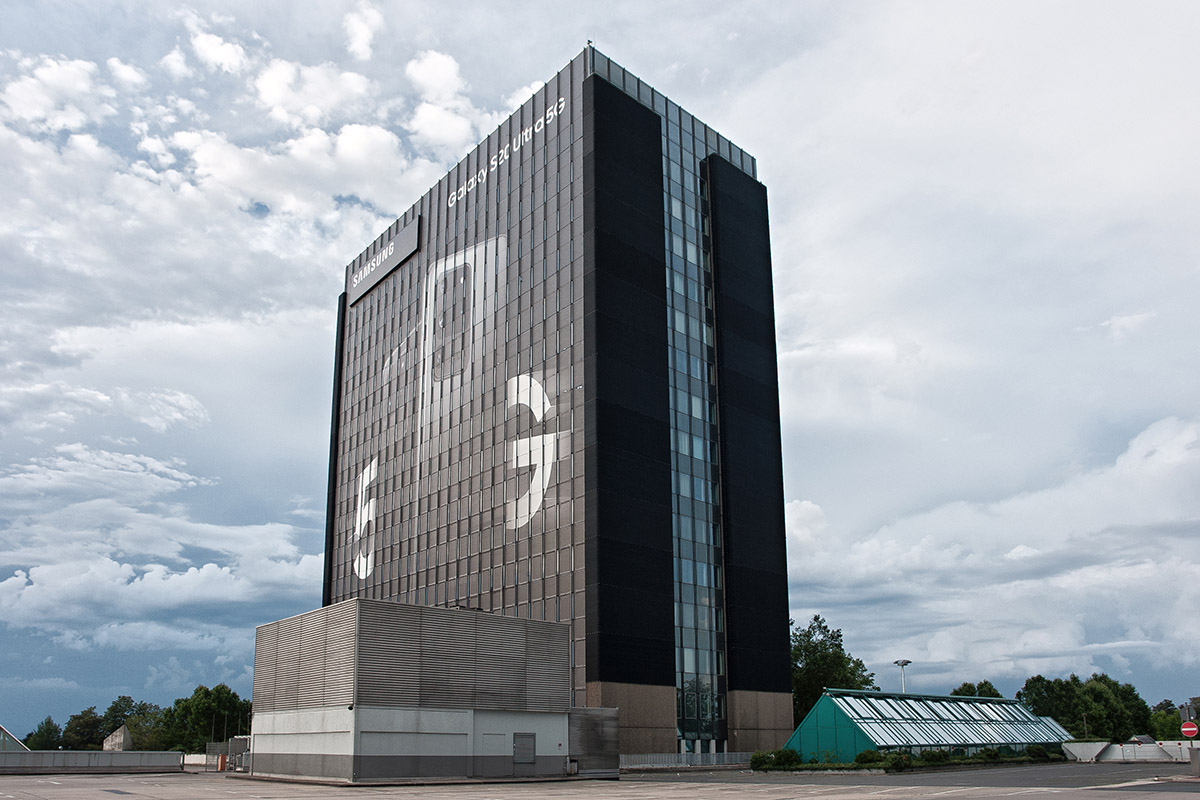 Architekturfotografie Gebäude mit Samsung Werbung