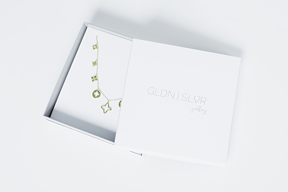 Produktfotografie Produktverpackung GLDN SLVR Jewellery und golden Kette