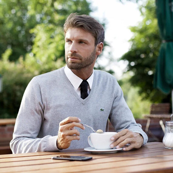 Professionelle Werbefotografie in Essen: Authentisches Lifestyle-Shooting für Mode und Werbung im Außenbereich, erstellt von Ka Wai Ho Fotograf.